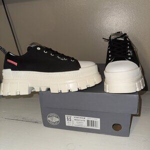 PALLADIUM REVOLT LO TX PLATFORM CHUNKY HEEL SNEAKER BLACK/MARSHMALLOW SIZE 9.5